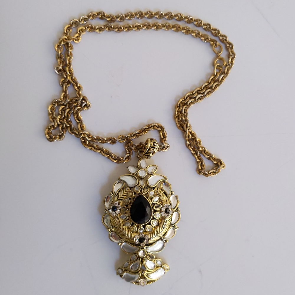 Vintage Rhinestone Pendant Necklace